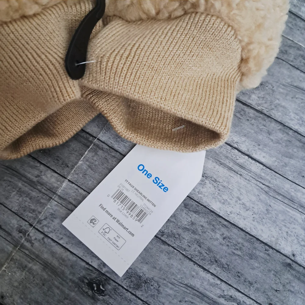 Time and Tru Sherpa Beige Fuzzy Winter Outerwear Mittens